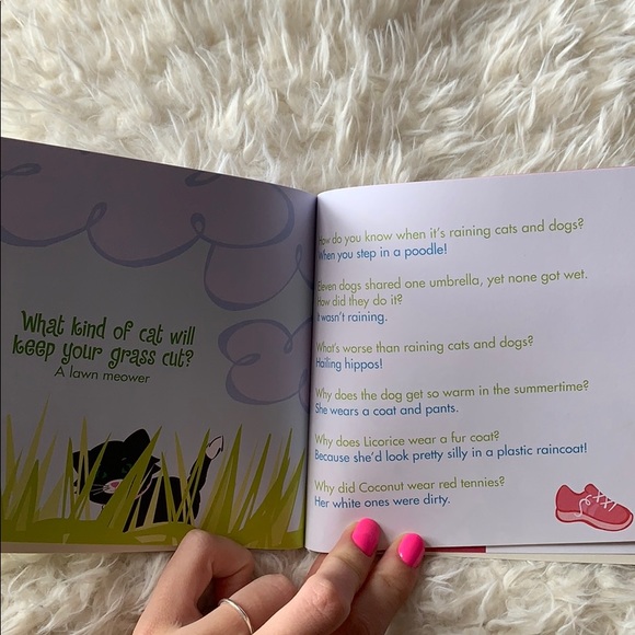 Bundle of American Girl books - Picture 8 of 8